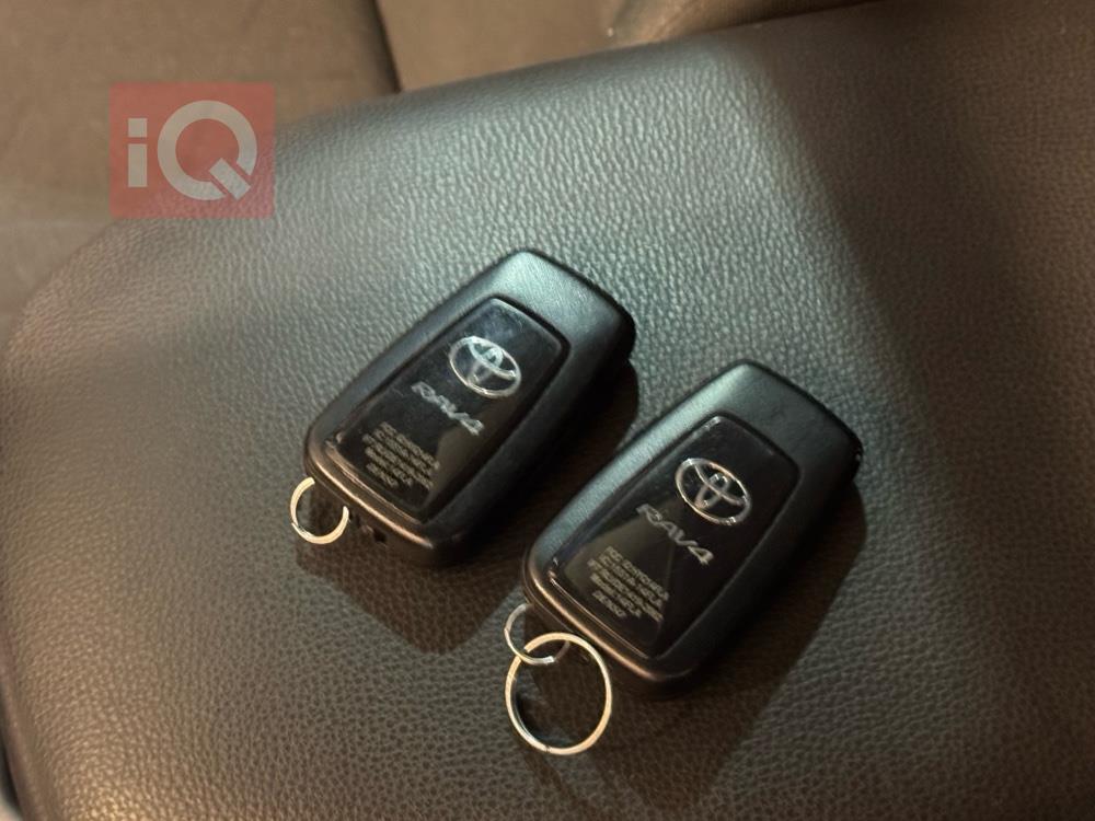 تۆیۆتا ڕاڤ 4